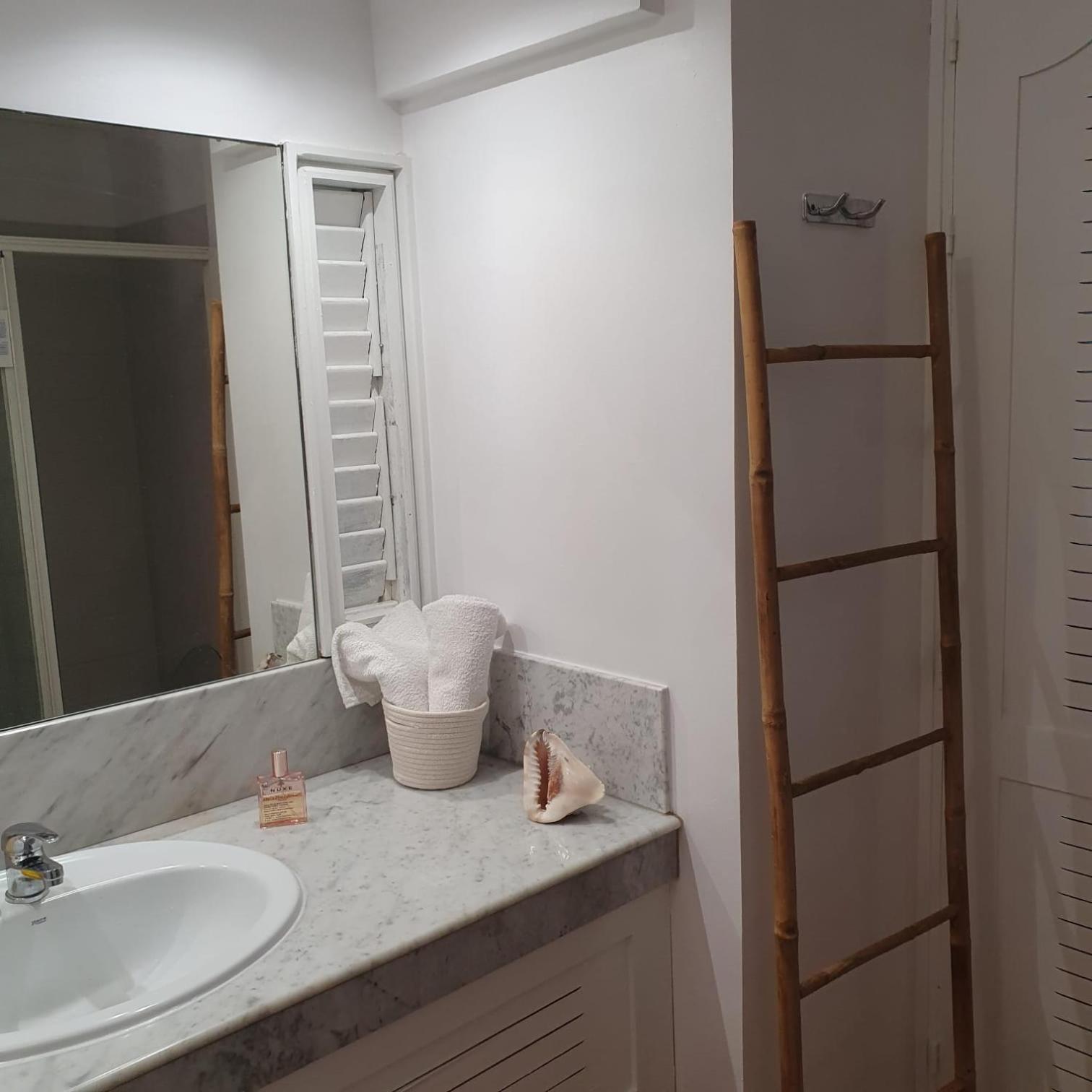 Appartement De La Baie, Vue Magnifique, Tartane Ла Трините Екстериор снимка