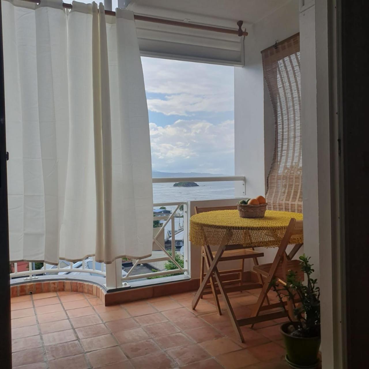 Appartement De La Baie, Vue Magnifique, Tartane Ла Трините Екстериор снимка